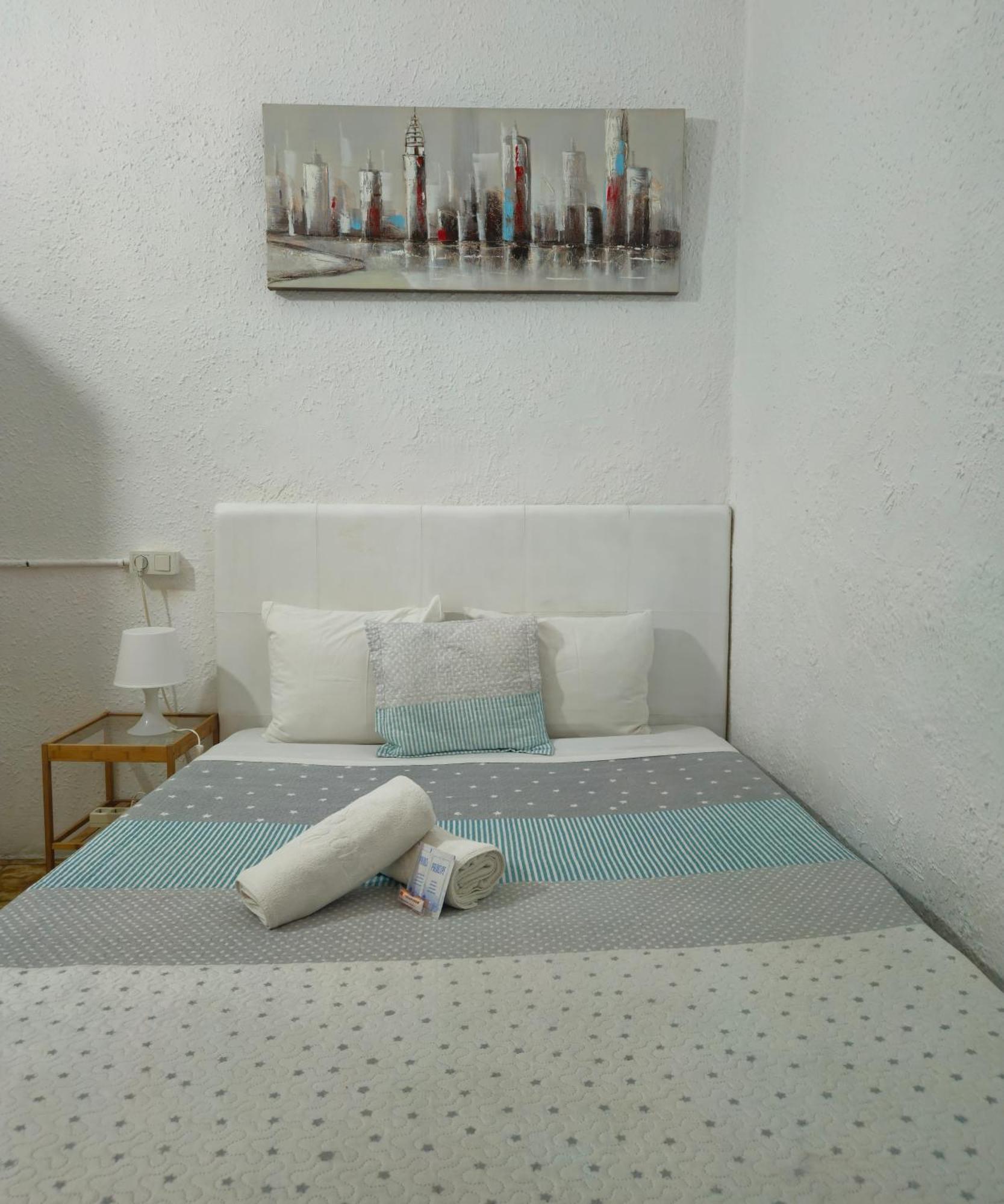 Youth Hostel - Central And Basic Drassanes Barcelona Exterior photo